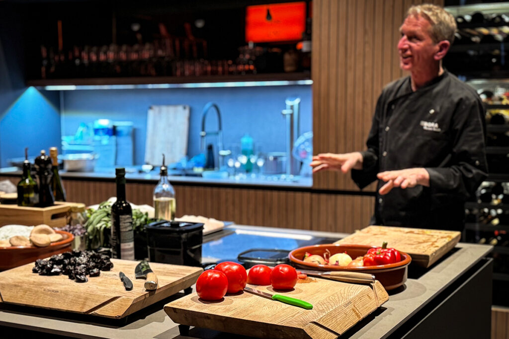 Kochkurs Regensburg - Professioneller Koch im Bora Showroom